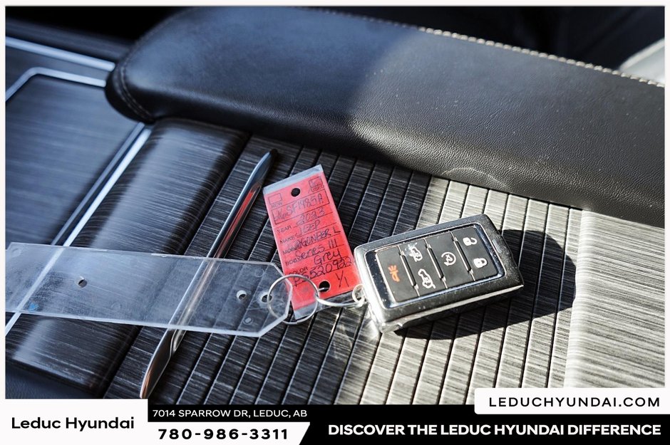 2023 Jeep Wagoneer L Series III-18