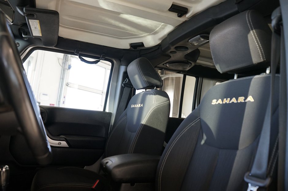 2014 Jeep Wrangler Unlimited Sahara-11