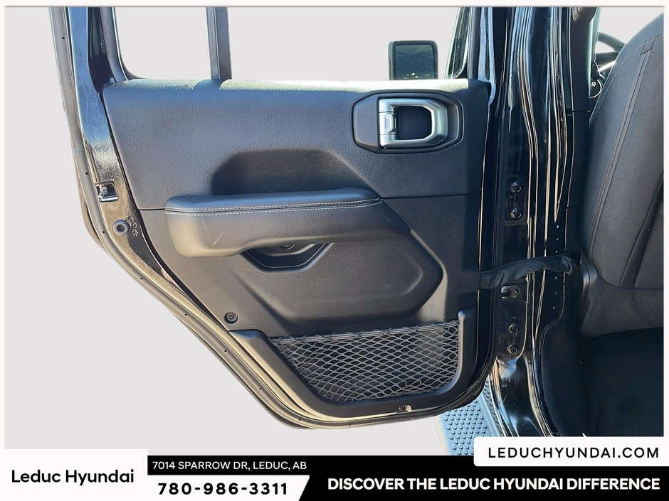 2019 Jeep Wrangler Unlimited Sahara-12