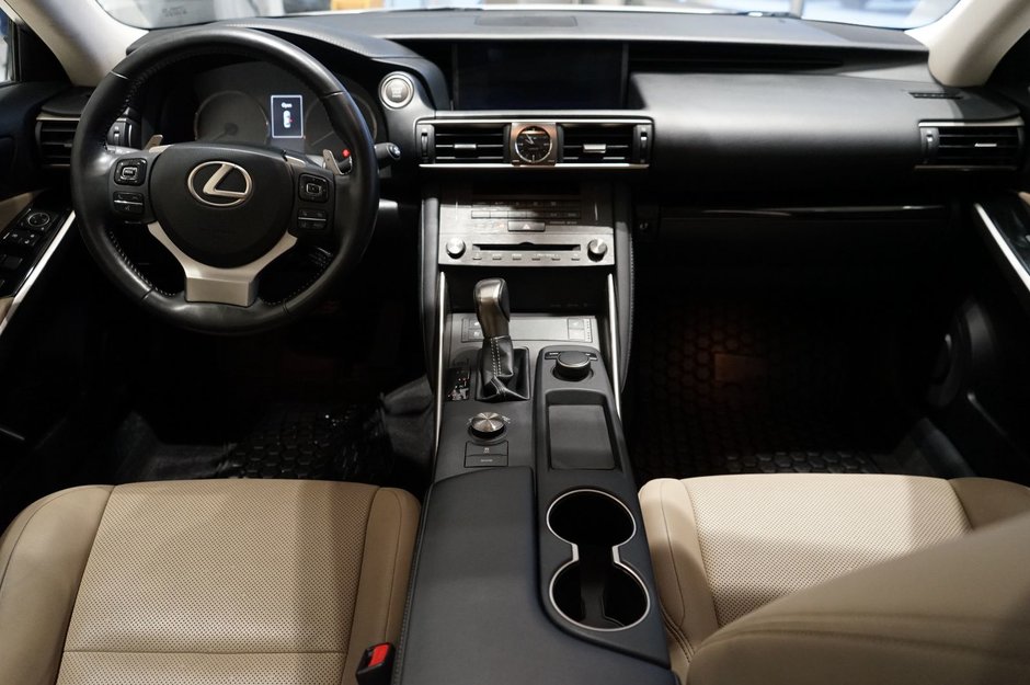 2019 Lexus IS 300-19