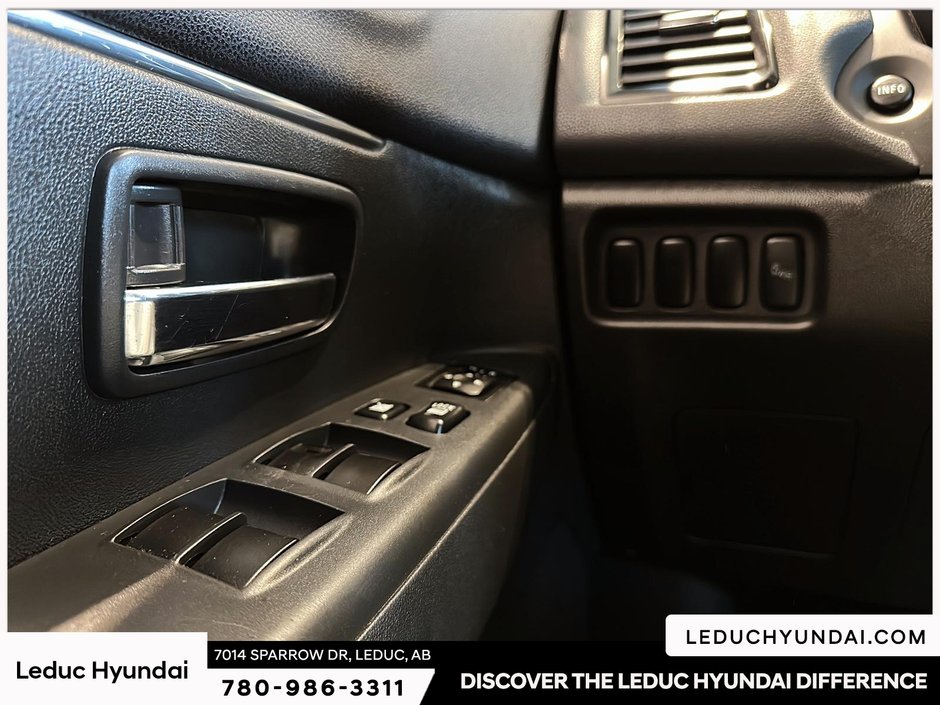 2021 Mitsubishi RVR SE-17