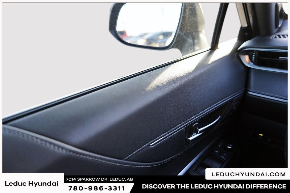 2021 Toyota Venza LE-12