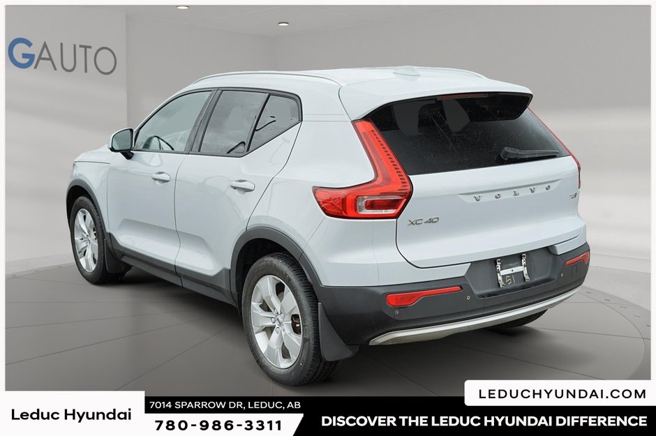 2021 Volvo XC40 Momentum-3