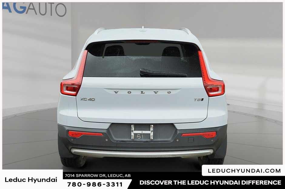 2021 Volvo XC40 Momentum-2