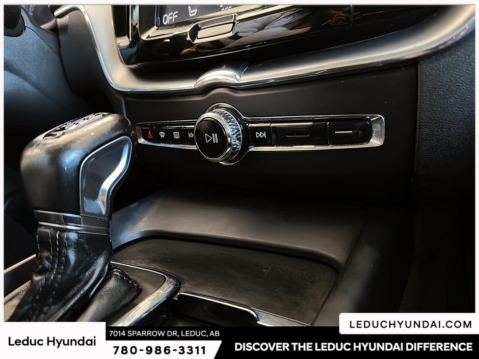 2020 Volvo XC60 T6 Momentum-22