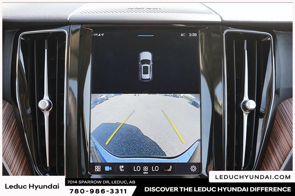 2023 Volvo XC60 Plus Dark Theme-16
