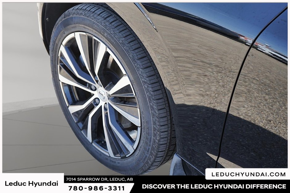 2023 Volvo XC60 Plus Dark Theme-5
