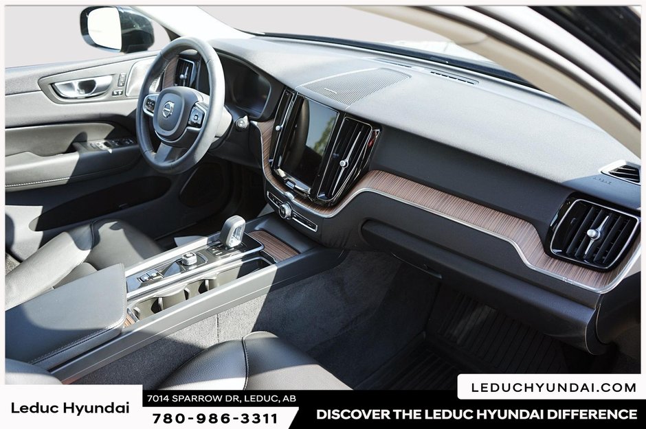 2023 Volvo XC60 Plus Dark Theme-8