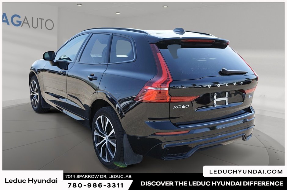 2023 Volvo XC60 Plus Dark Theme-3