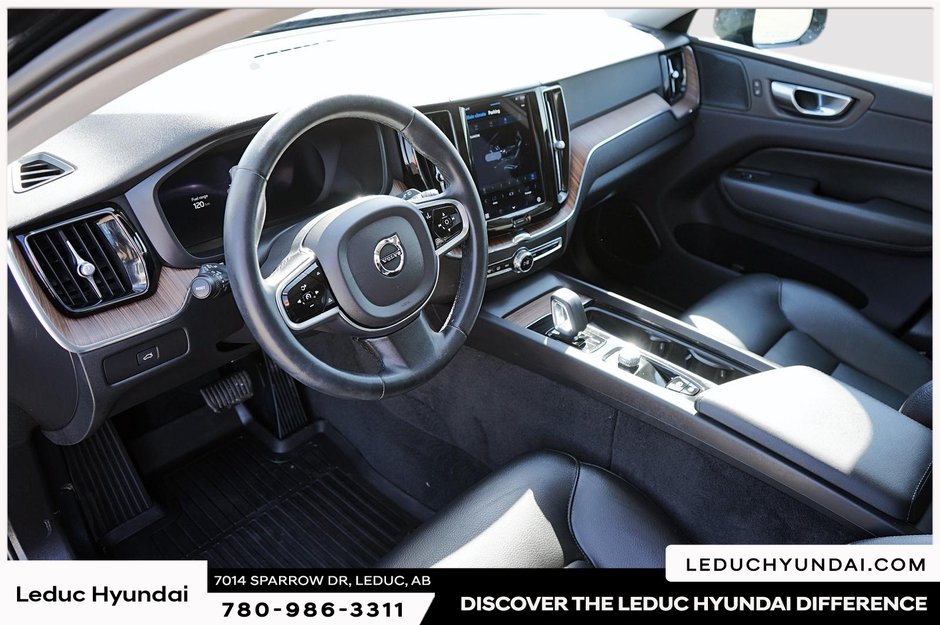 2023 Volvo XC60 Plus Dark Theme-10