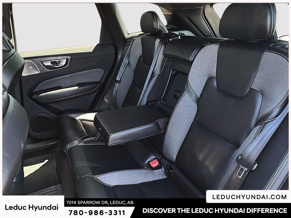 2023 Volvo XC60 B6 Ultimate Dark Theme-9