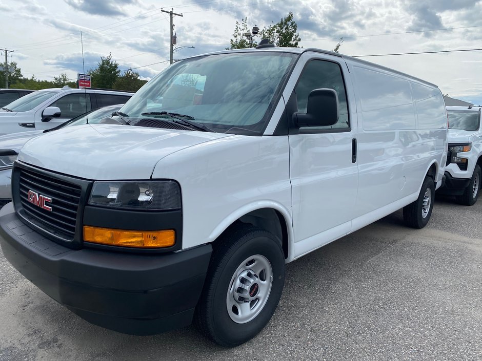 2024 GMC Savana Cargo 2500 in Mont-Tremblant, Quebec - w940px