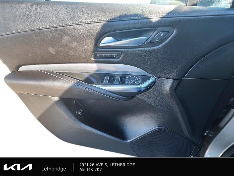 2025 Cadillac XT4 Premium Luxury-8