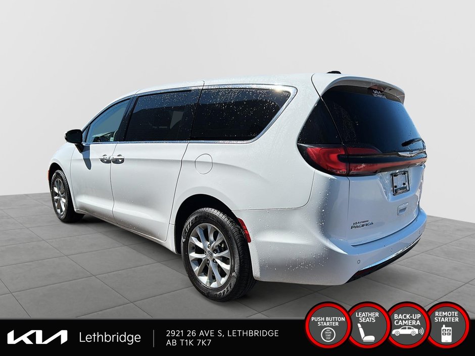 2023 Chrysler Pacifica Touring L-3
