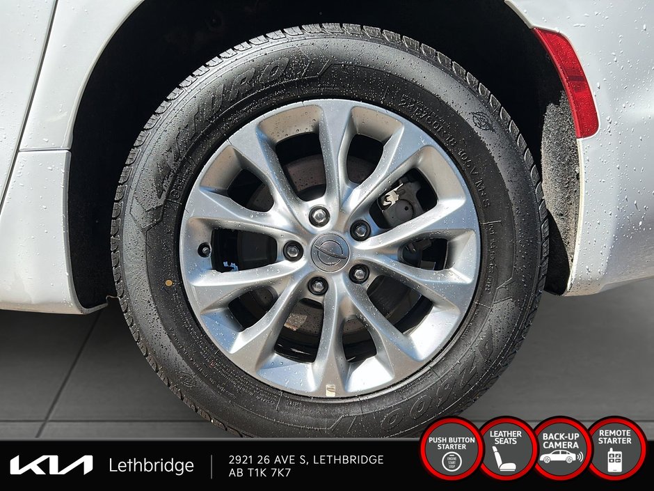 2023 Chrysler Pacifica Touring L-6