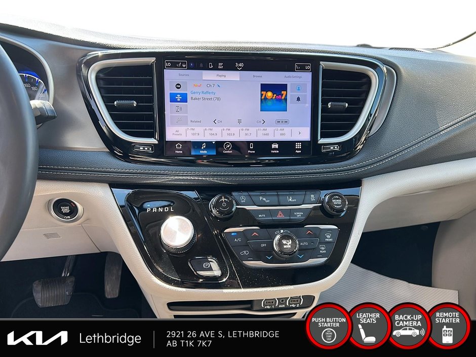 2023 Chrysler Pacifica Touring L-17