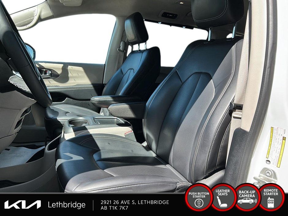 2023 Chrysler Pacifica Touring L-8
