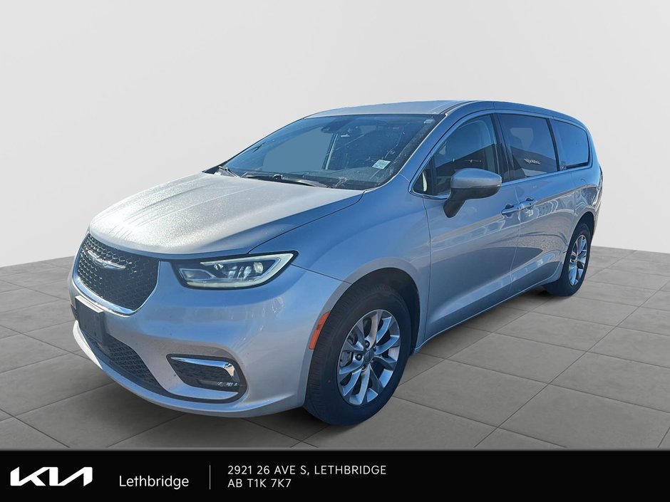 2023 Chrysler Pacifica Touring-L-0