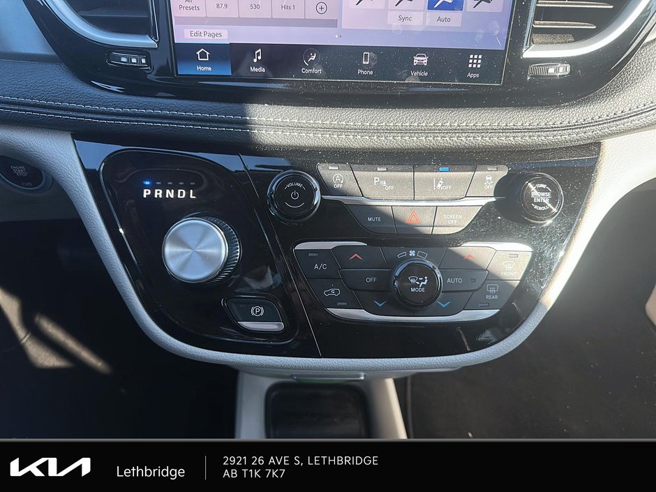2023 Chrysler Pacifica Touring-L-14