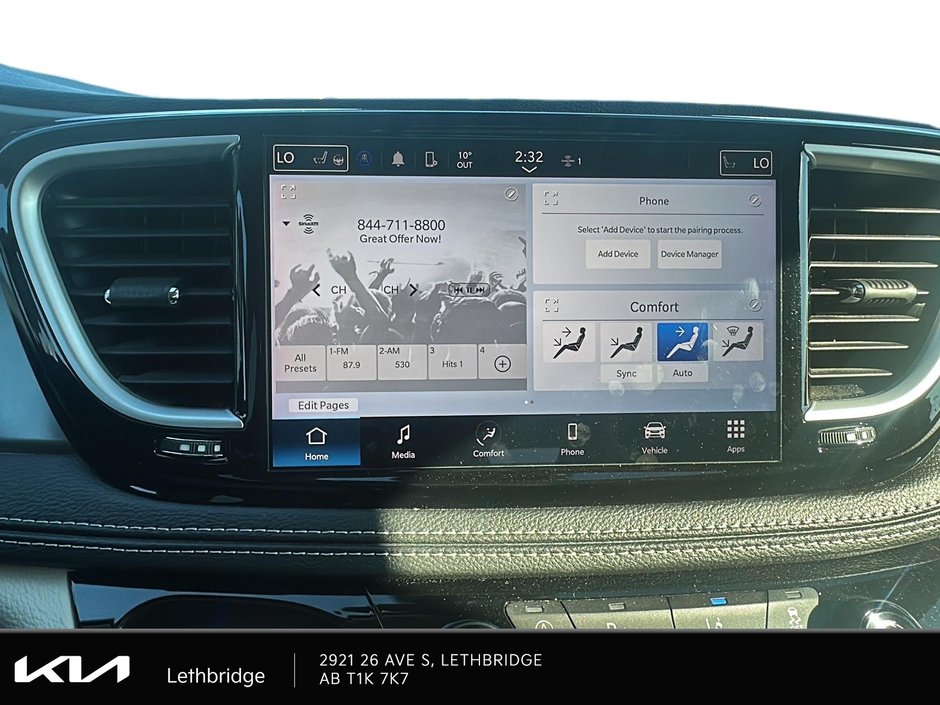 2023 Chrysler Pacifica Touring-L-13