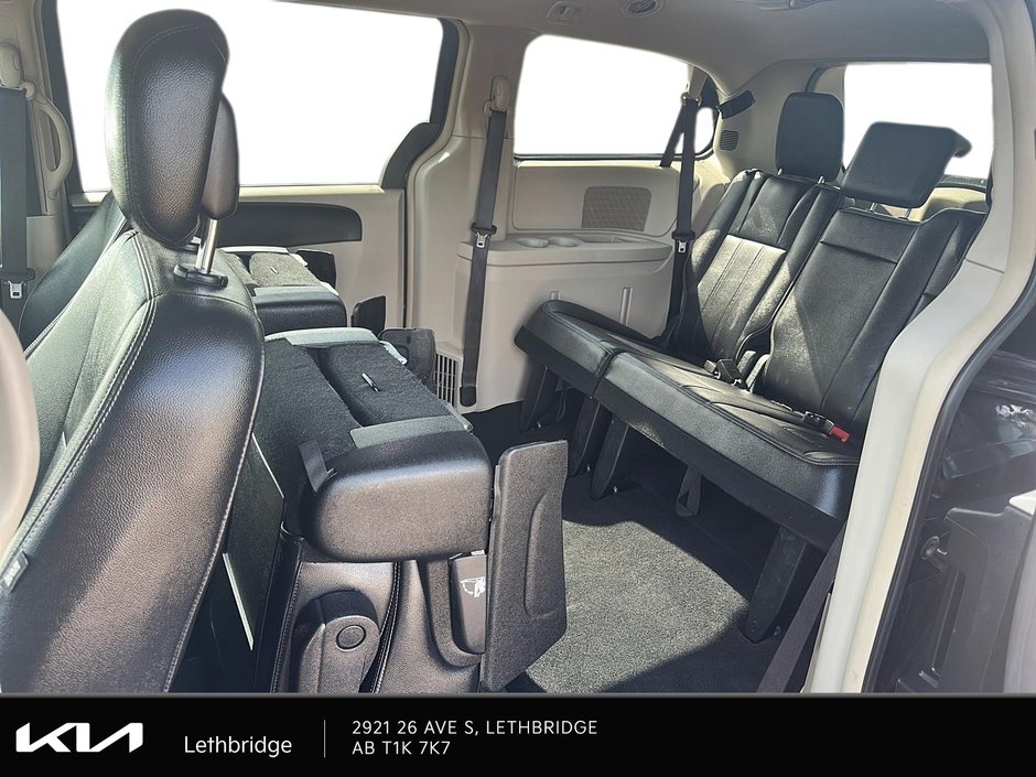 2017 Dodge Grand Caravan Crew-8