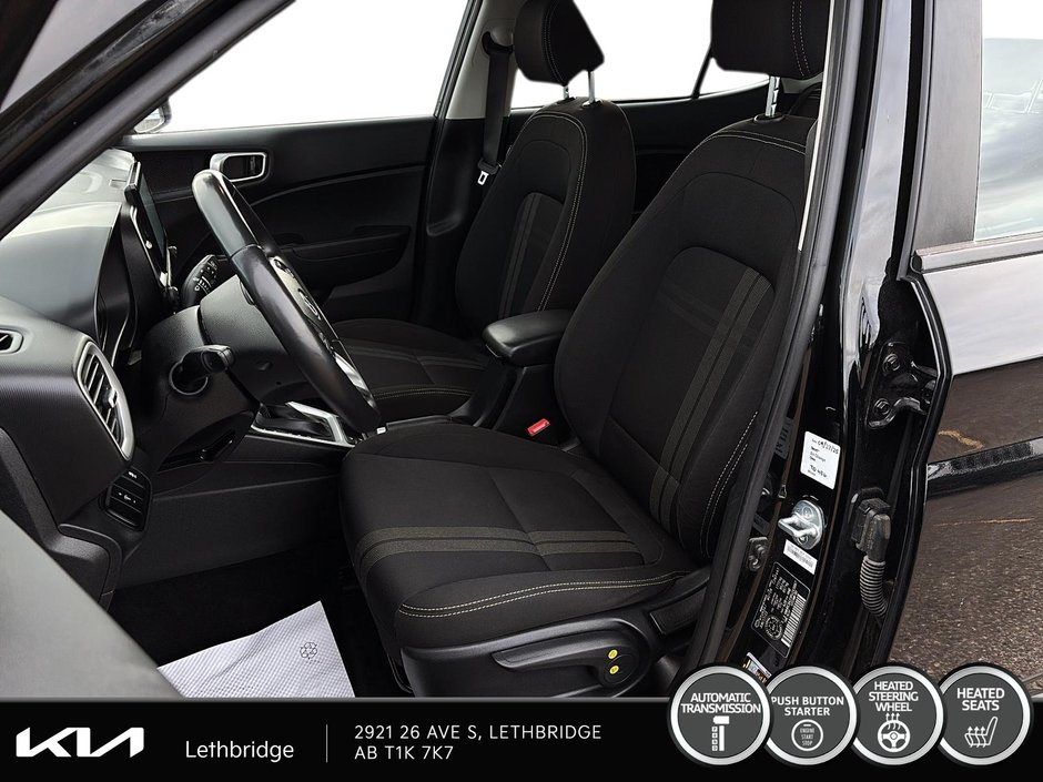 2023 Hyundai Venue Preferred-8