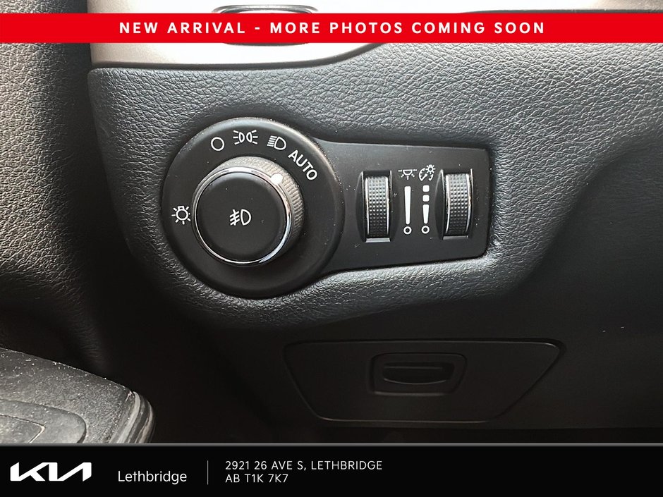 2015 Jeep Cherokee North-15