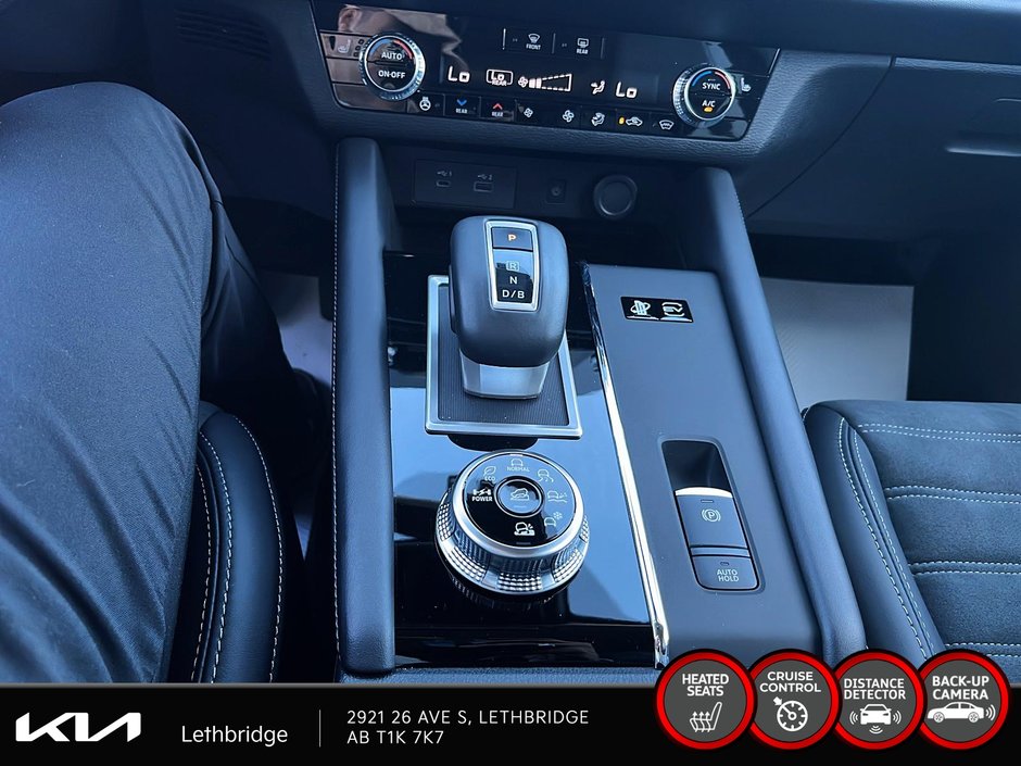 2024 Mitsubishi Outlander Plug-In Hybrid LE-14
