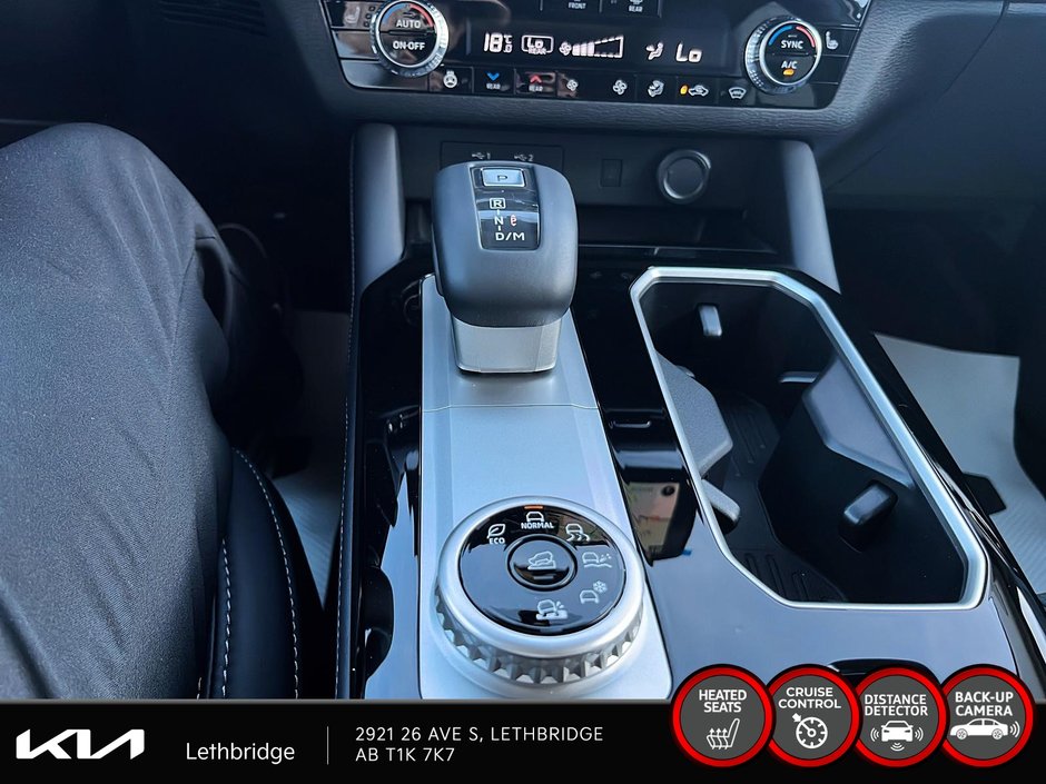 2025 Mitsubishi Outlander LE-13