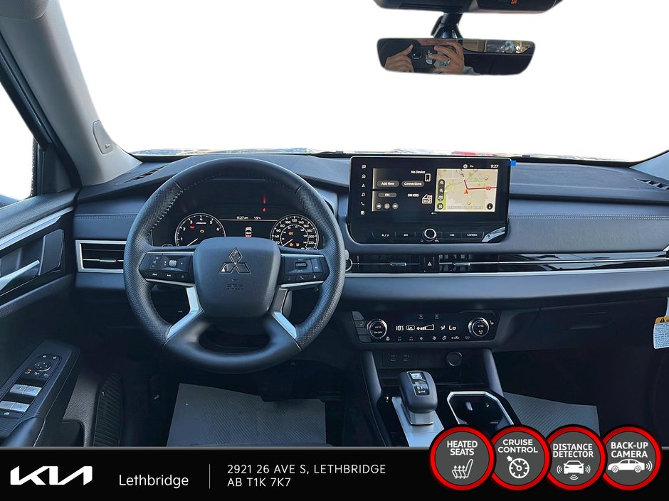 2025 Mitsubishi Outlander LE-9