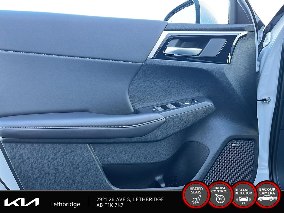 2025 Mitsubishi Outlander LE-10