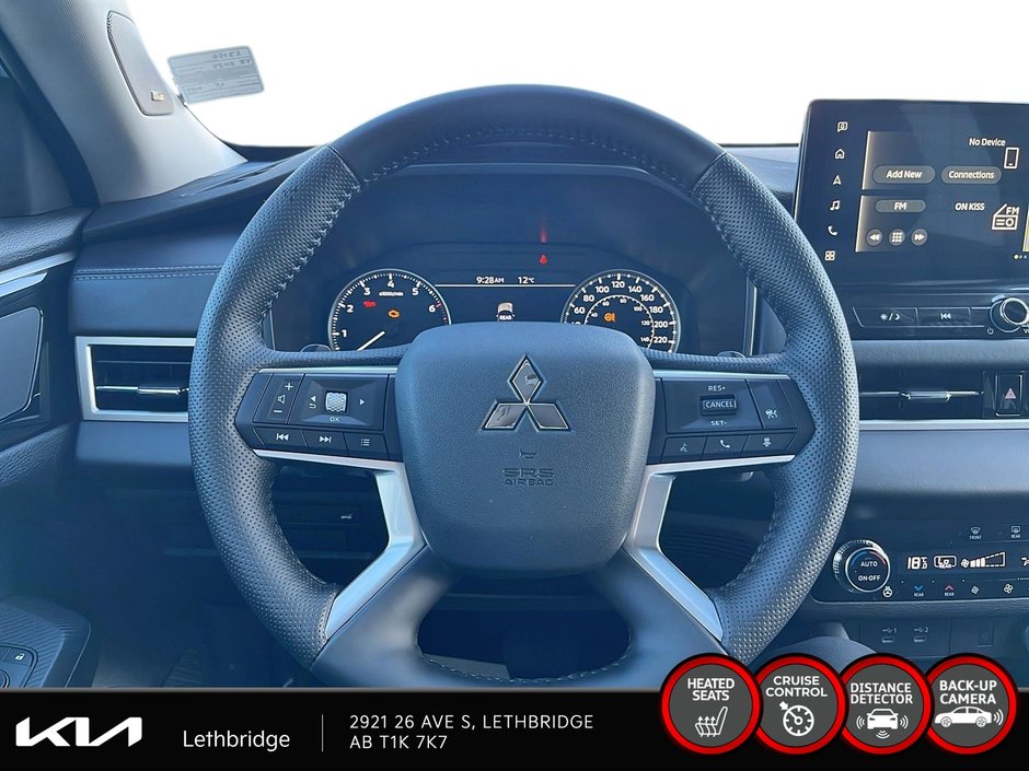 2025 Mitsubishi Outlander LE-11