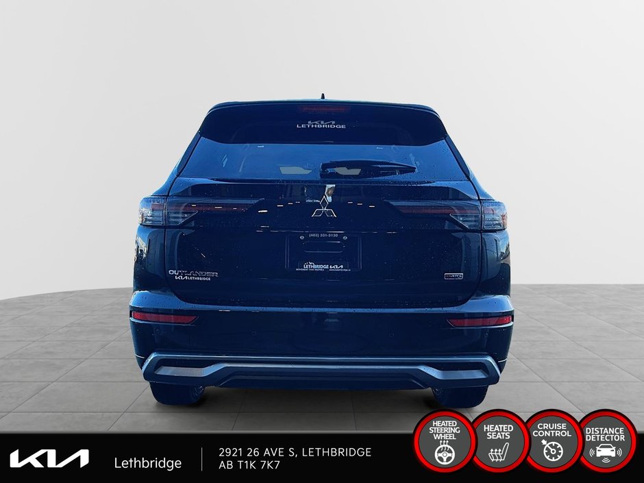 2025 Mitsubishi Outlander LE-2