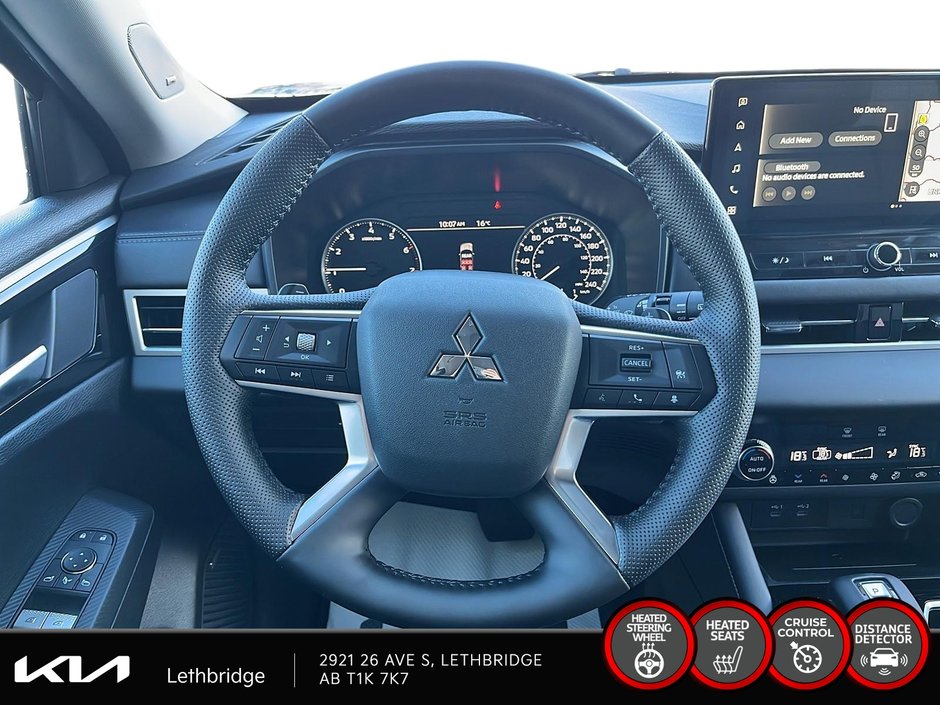 2025 Mitsubishi Outlander LE-11