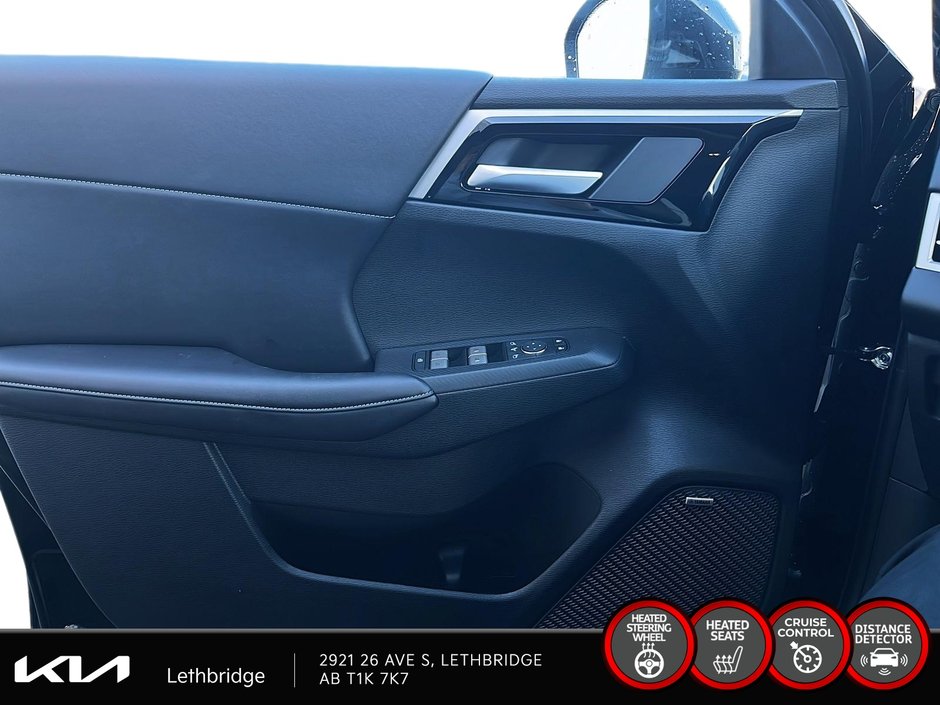 2025 Mitsubishi Outlander LE-10