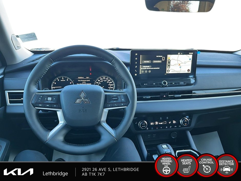 2025 Mitsubishi Outlander LE-13