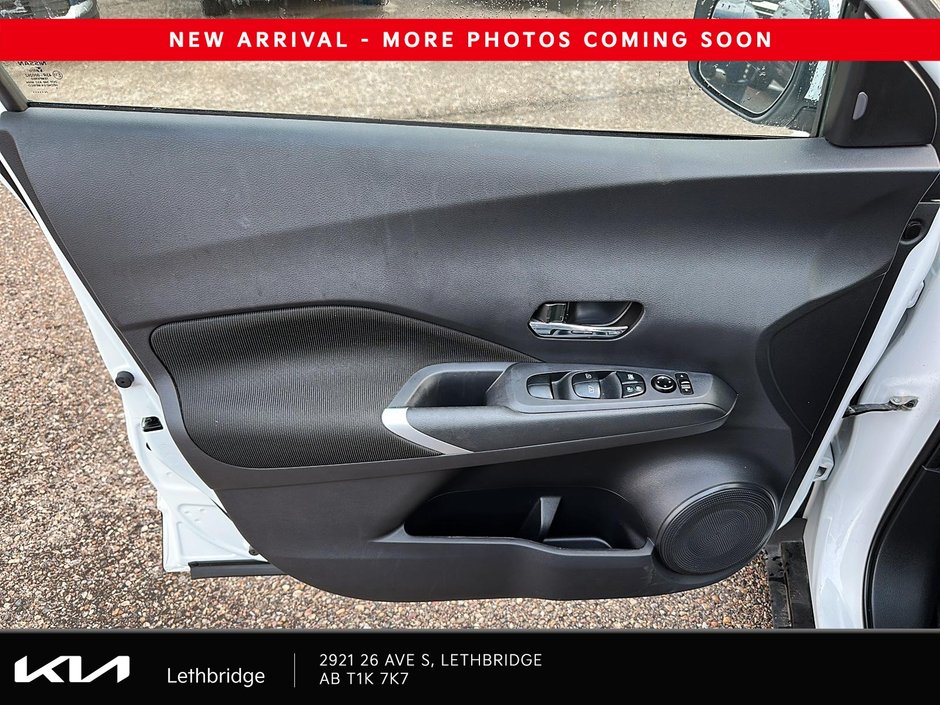 2025 Nissan Kicks Play S-10