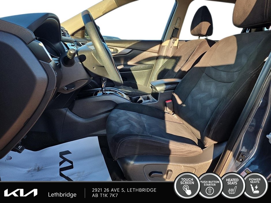 2016 Nissan Rogue SV-8