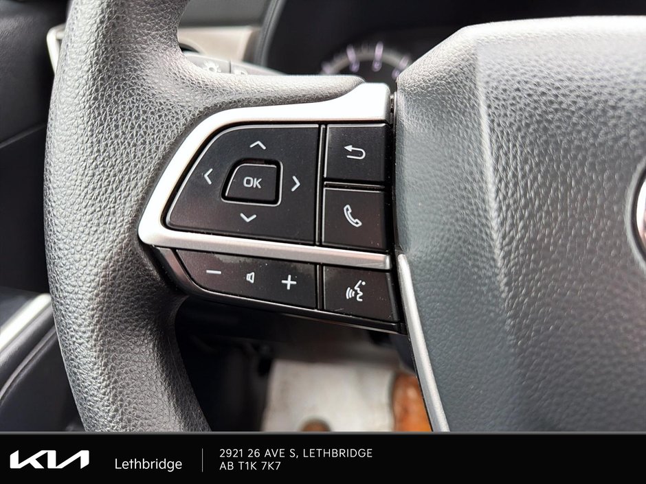 2024 Toyota Highlander LE-16