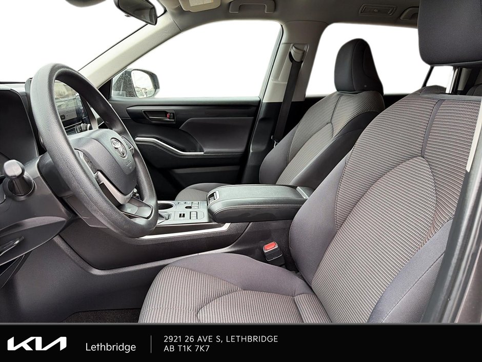 2024 Toyota Highlander LE-9