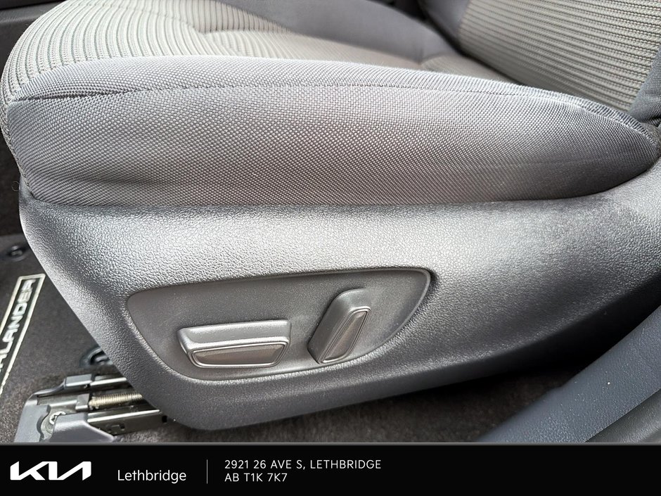 2024 Toyota Highlander LE-10