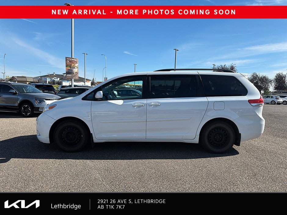 2013 Toyota Sienna LE-4