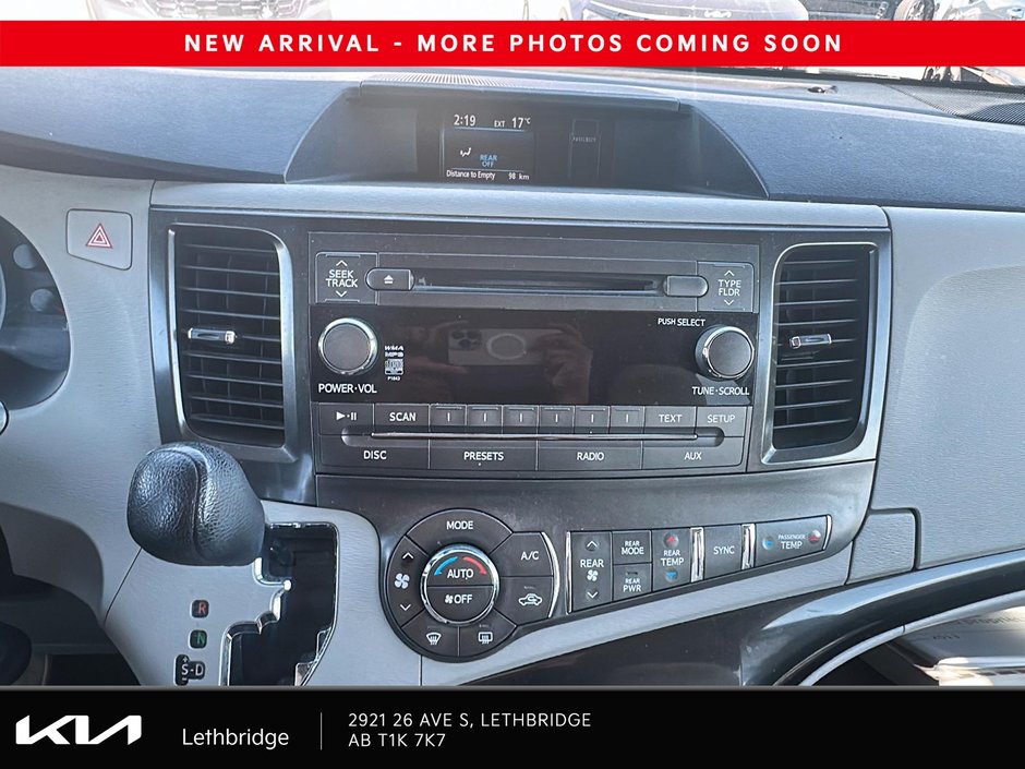 2013 Toyota Sienna LE-13