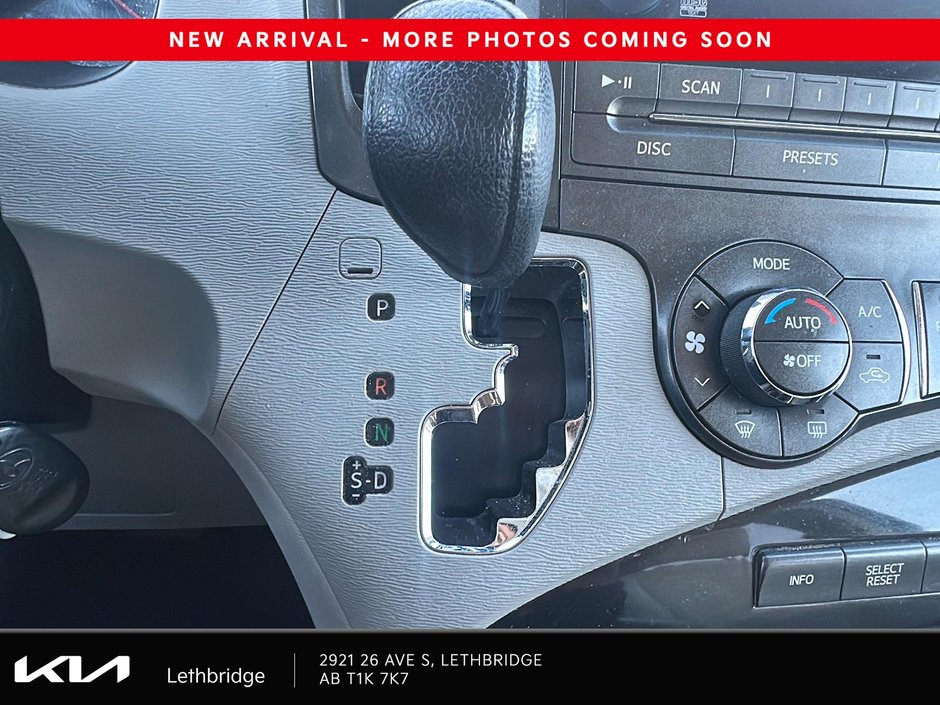 2013 Toyota Sienna LE-14