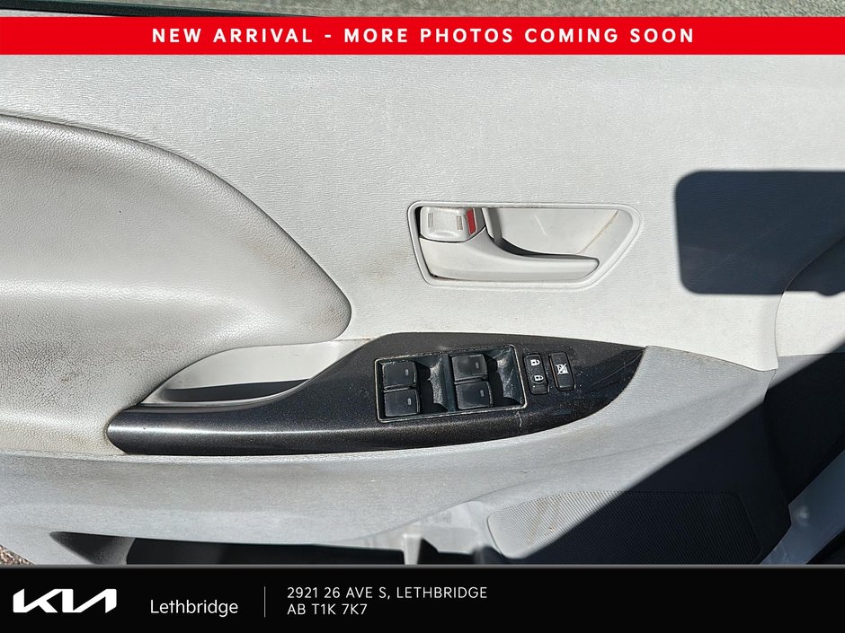 2013 Toyota Sienna LE-10