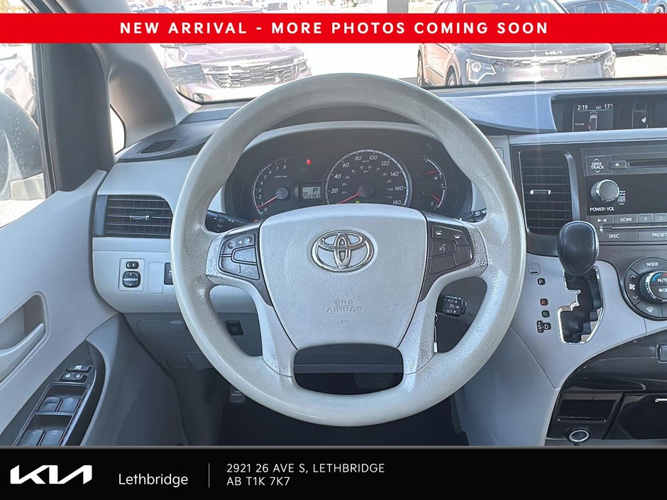 2013 Toyota Sienna LE-11