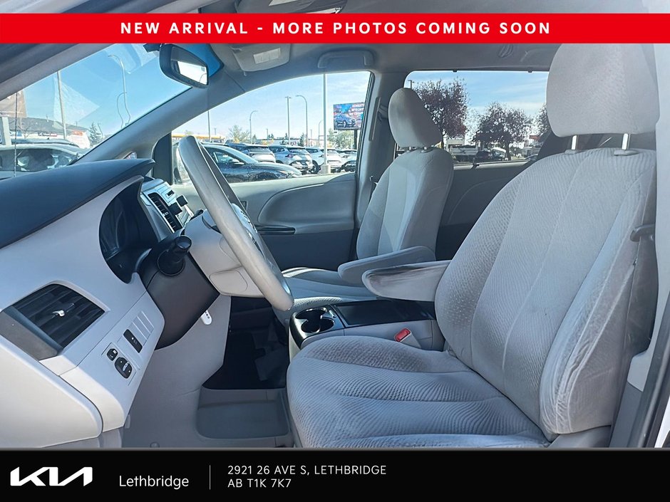 2013 Toyota Sienna LE-7