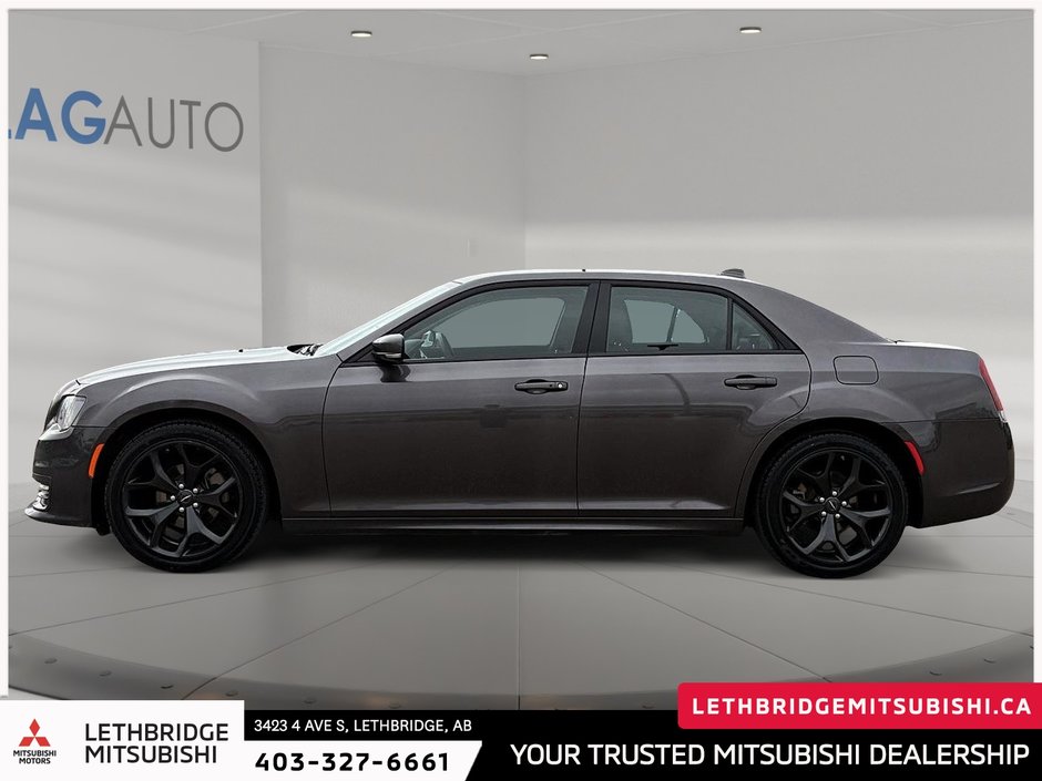 2022 Chrysler 300 Touring-4