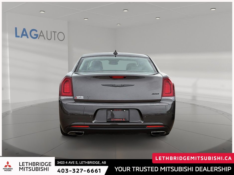 2022 Chrysler 300 Touring-2