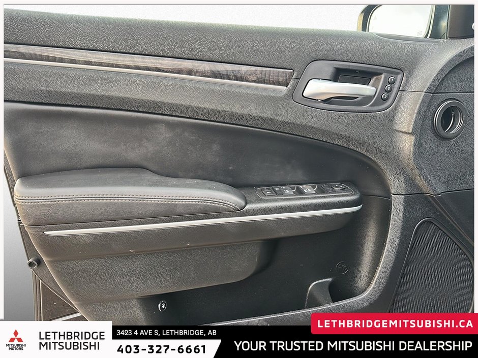 2023 Chrysler 300 Touring-9